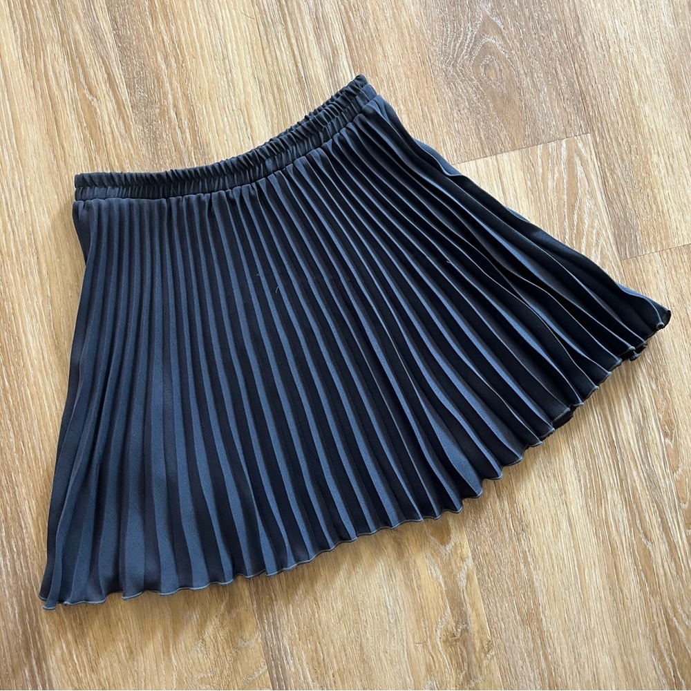 VINTAGE BCBG navy gray pleated mini skirt